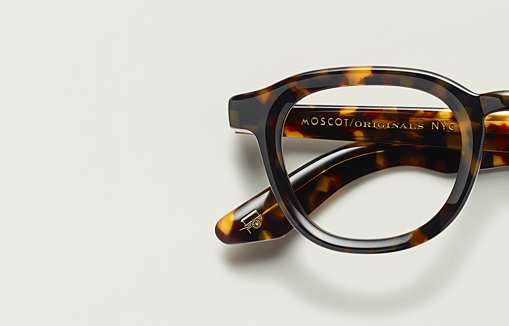 川口春奈のメガネMOSCOT DAHVENのべっ甲フレーム