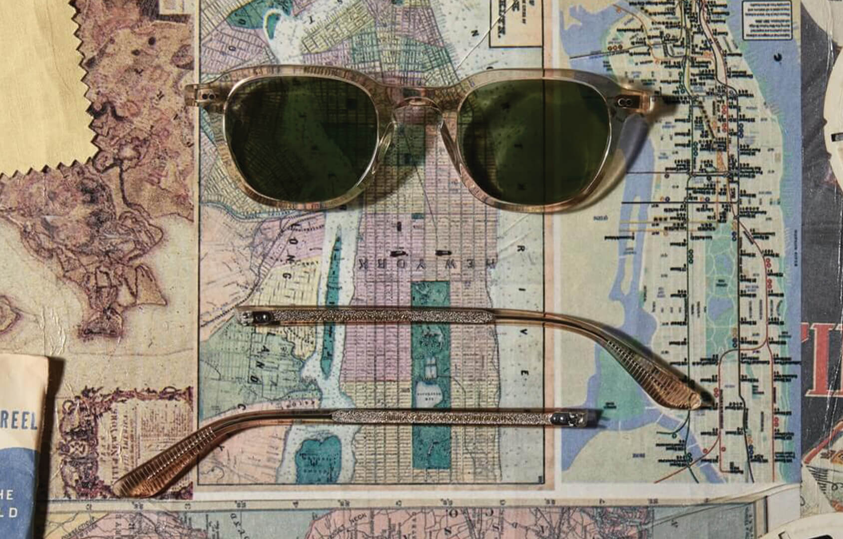 Noah Wyle wears The BILLIK SUN