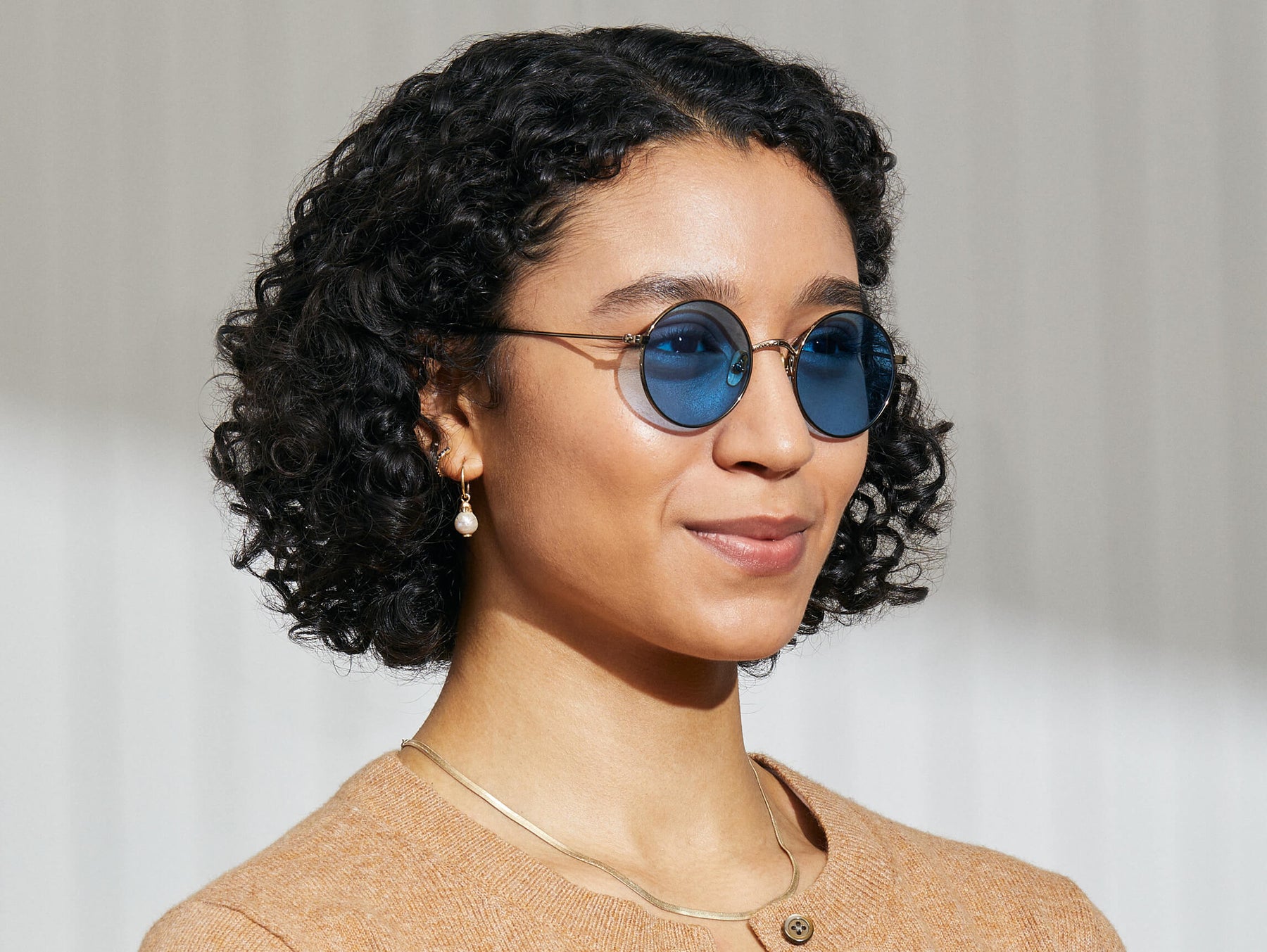 Model is wearing The HAMISH in Antique Gold in size 47 with Celebrity Blue Tinted Lenses