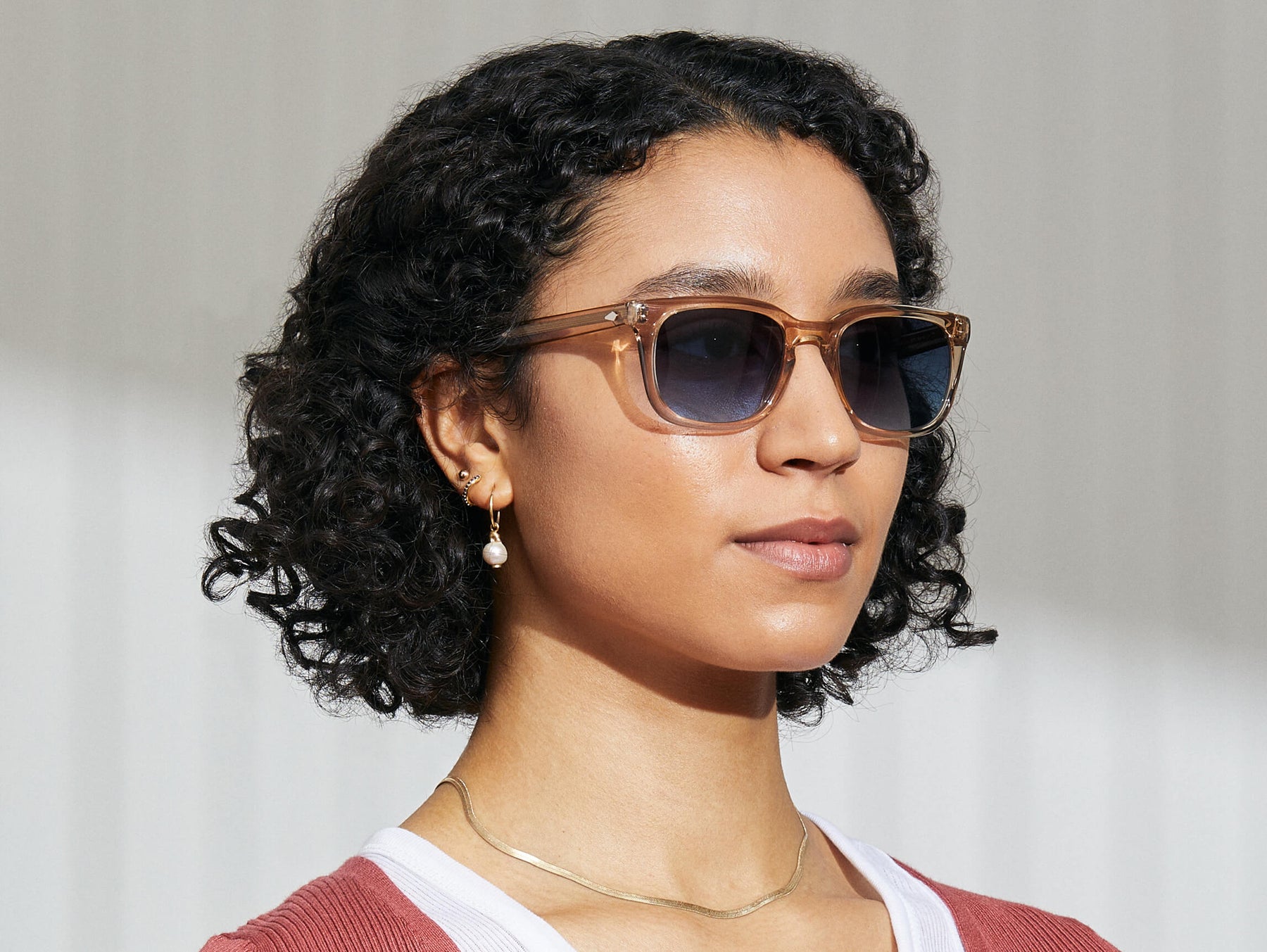 Model is wearing The SHIDDOCK SUN in Cinnamon in size 52 with Denim Blue Tinted Lenses