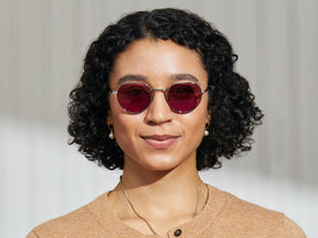 Model is wearing The SMENDRIK SUN in Silver in size 51 with Purple Nurple Tinted Lenses