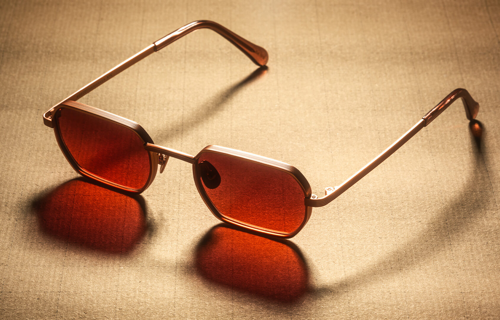 Gavin Degraw wears The SHMOOZ SUN