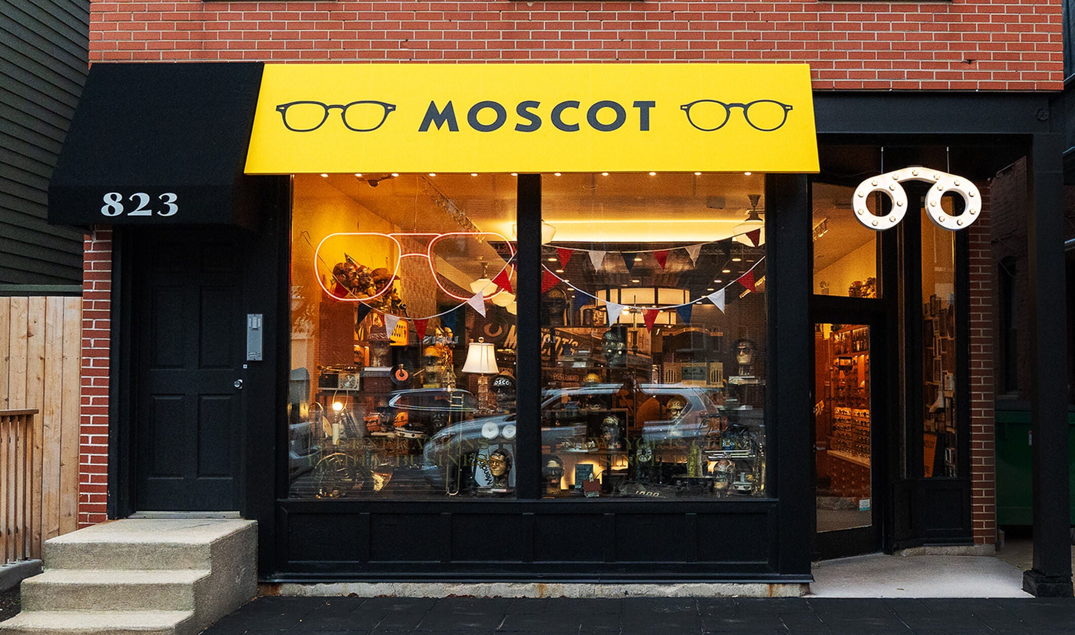The MOSCOT Chicago Shop exterior