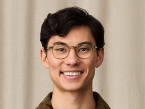 Model is wearing The ARTHUR in size 48 in Sage