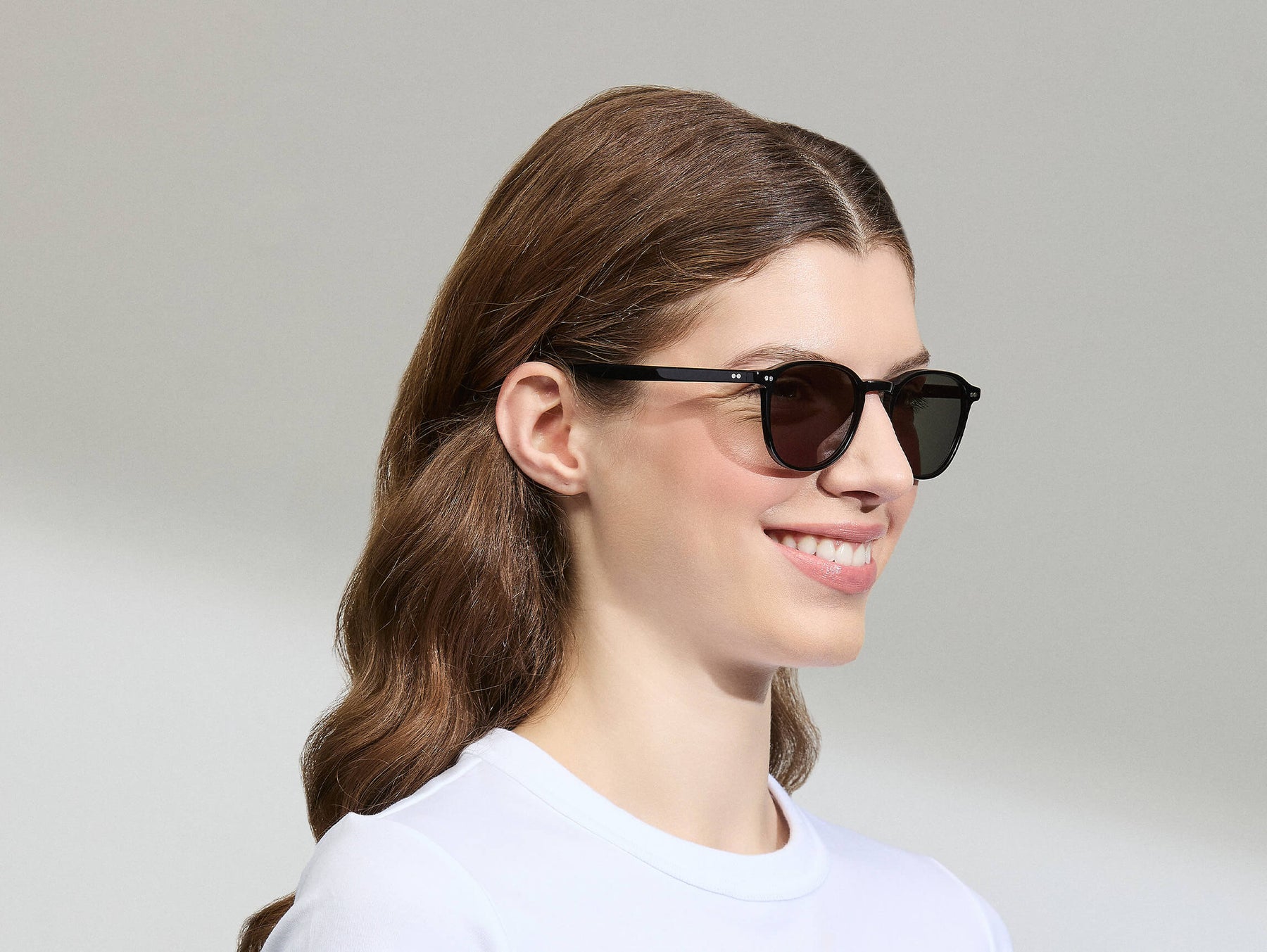 Model is wearing The ARTHUR in Black in size 51 with G-15 Tinted Lenses