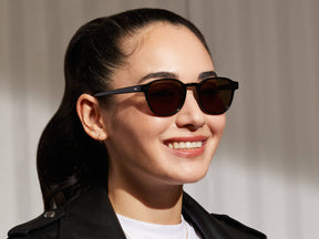 Model is wearing The ARTHUR SUN in Black in size 50 with Grey Lenses