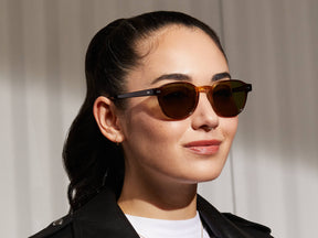 Model is wearing The ARTHUR SUN in Tobacco in size 50 with Green Lenses