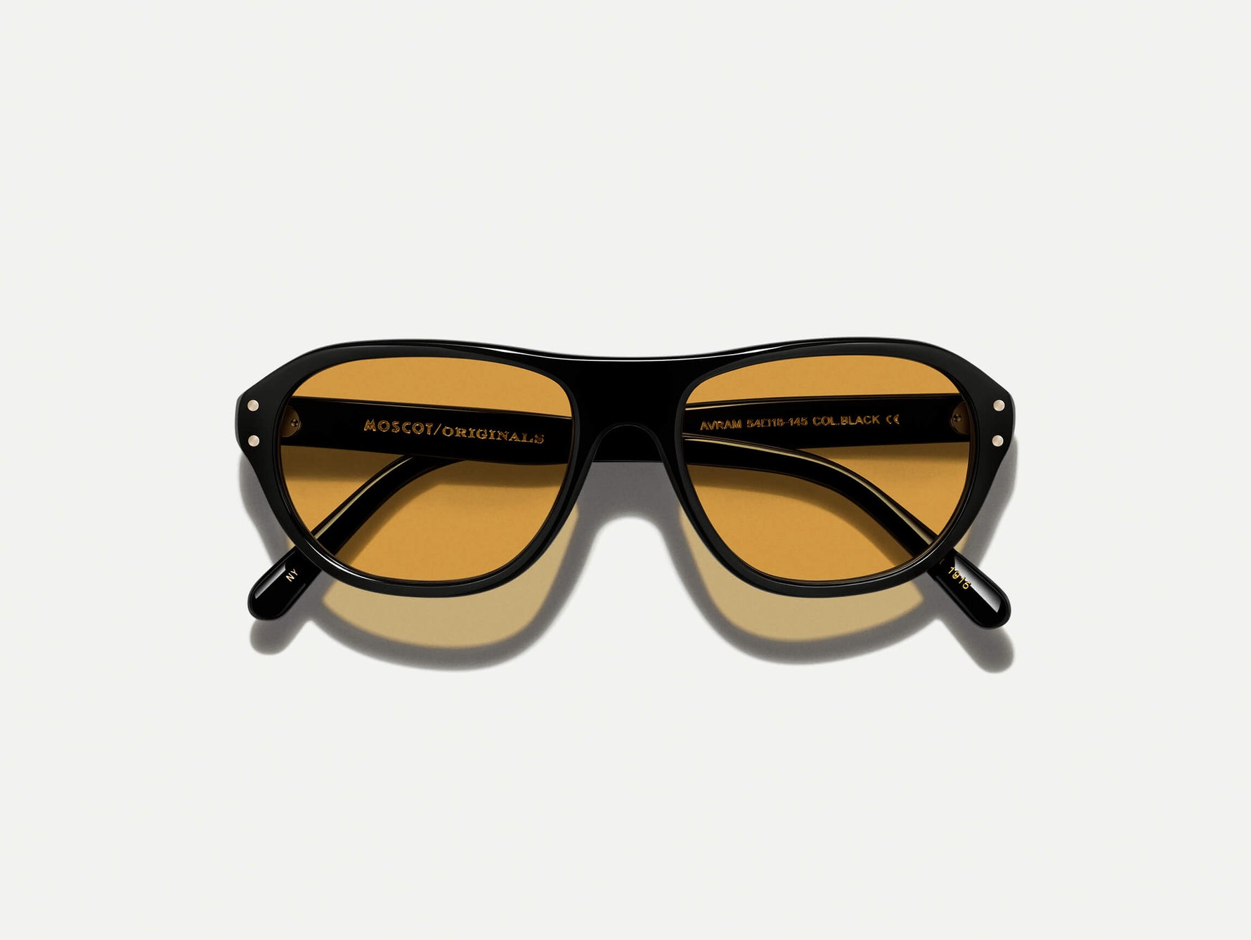 #color_amber | ה-AVRAM ב-Black עם Custom Made Tints™ בצבע Amber