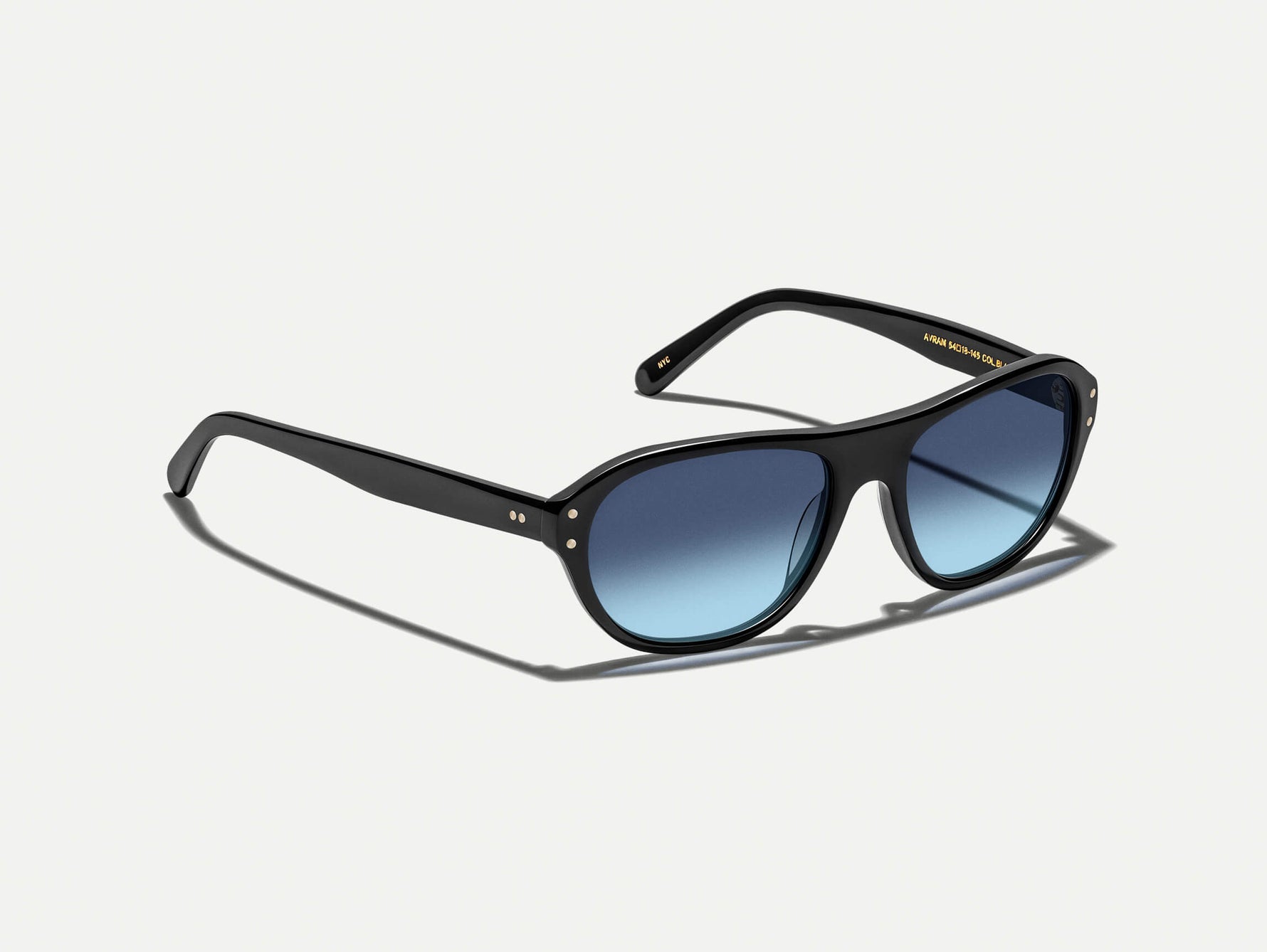 ה-AVRAM ב-Black עם Custom Made Tints™ בצבע Denim Blue