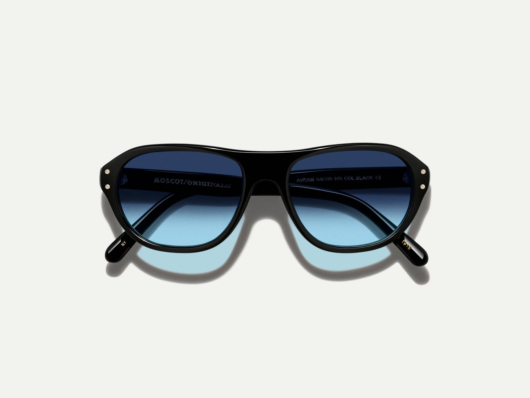 ה-AVRAM ב-Black עם Custom Made Tints™ בצבע Denim Blue