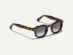 El CLIPTOSH en Matte Black con lentes tintadas American Grey Fade