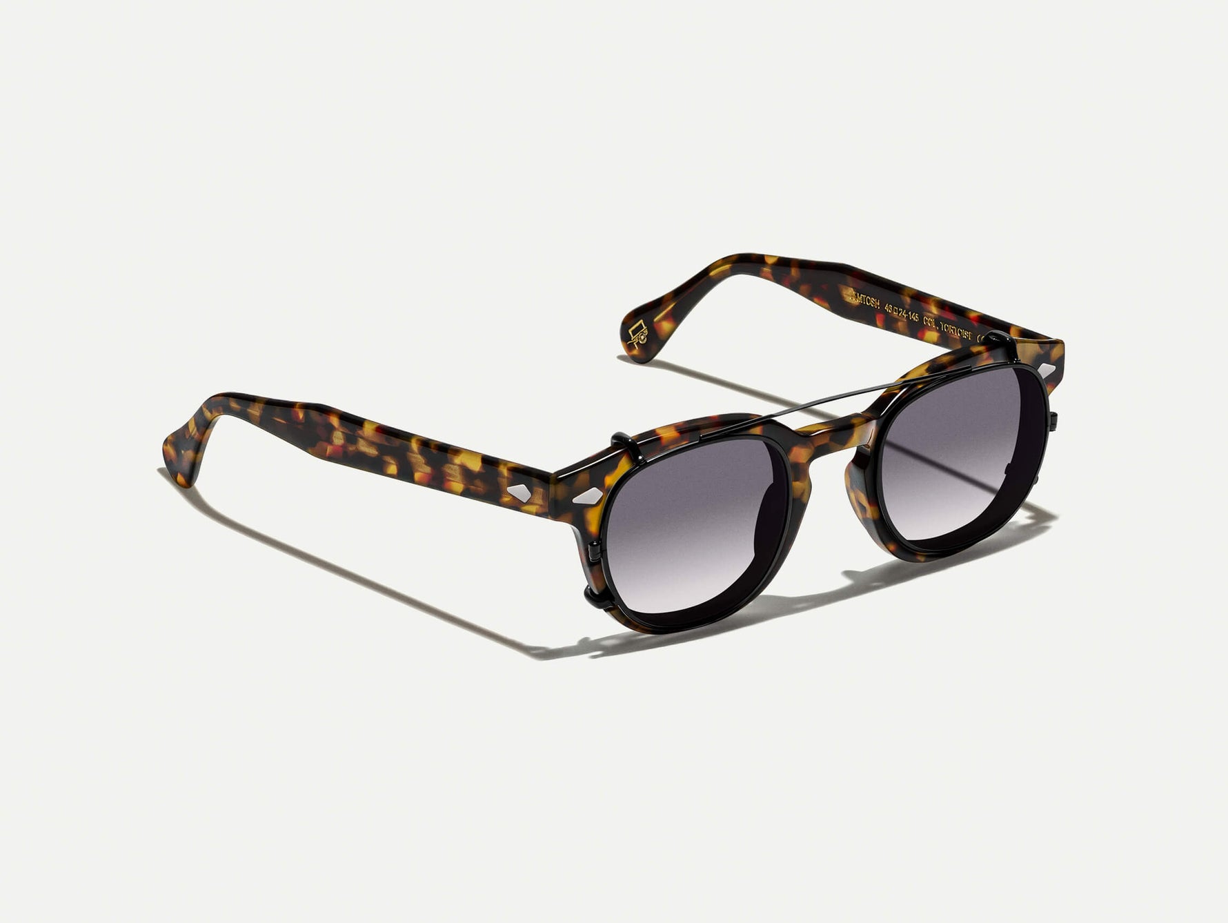 El CLIPTOSH en Matte Black con lentes tintadas American Grey Fade