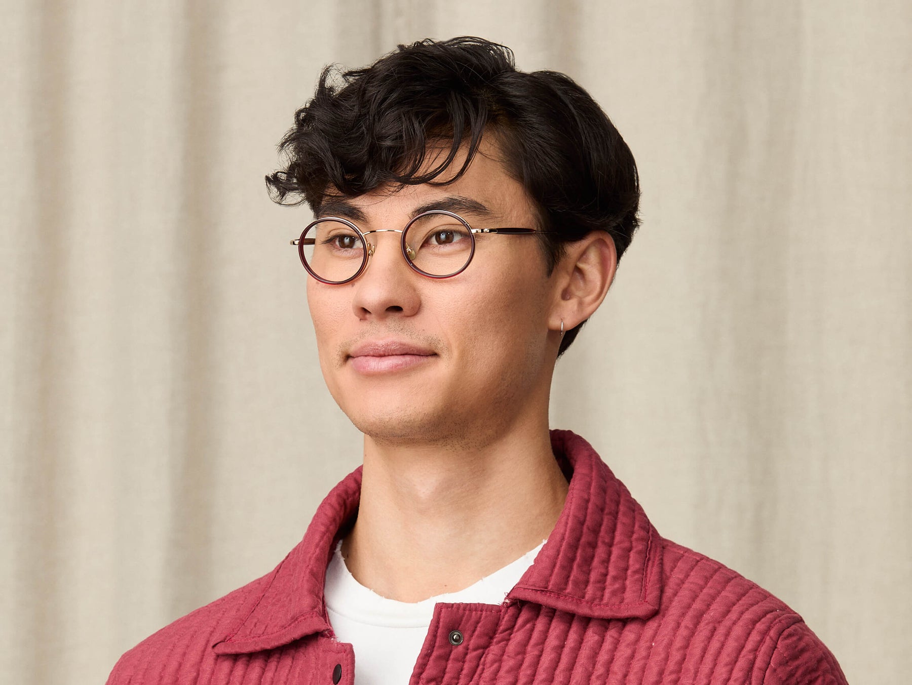 Model is wearing The COSNIC in size 44 in Burgundy