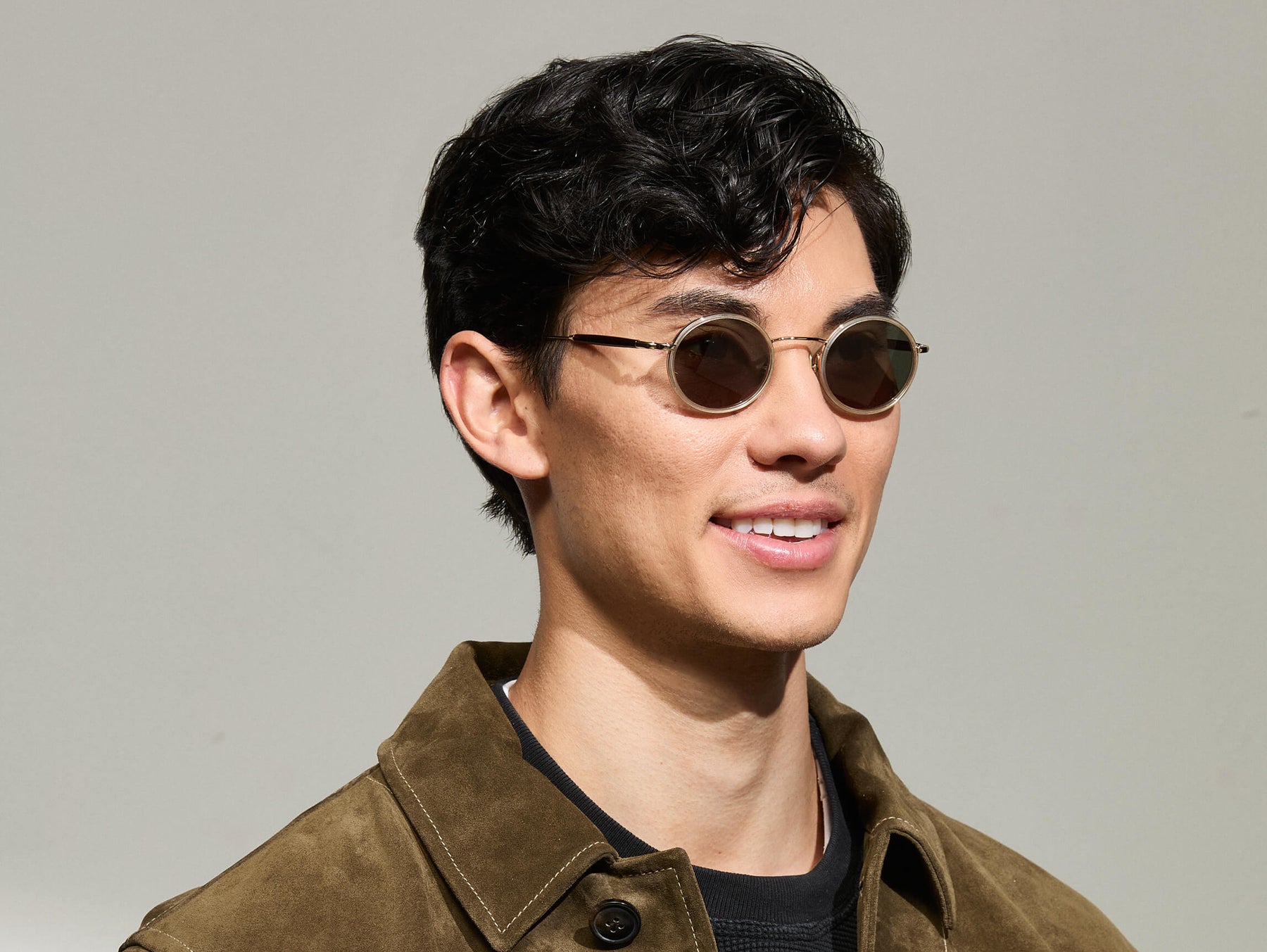 Model is wearing The COSNIC SUN in size 44 in Flesh-Dark Brown with G-15 Tinted Lenses