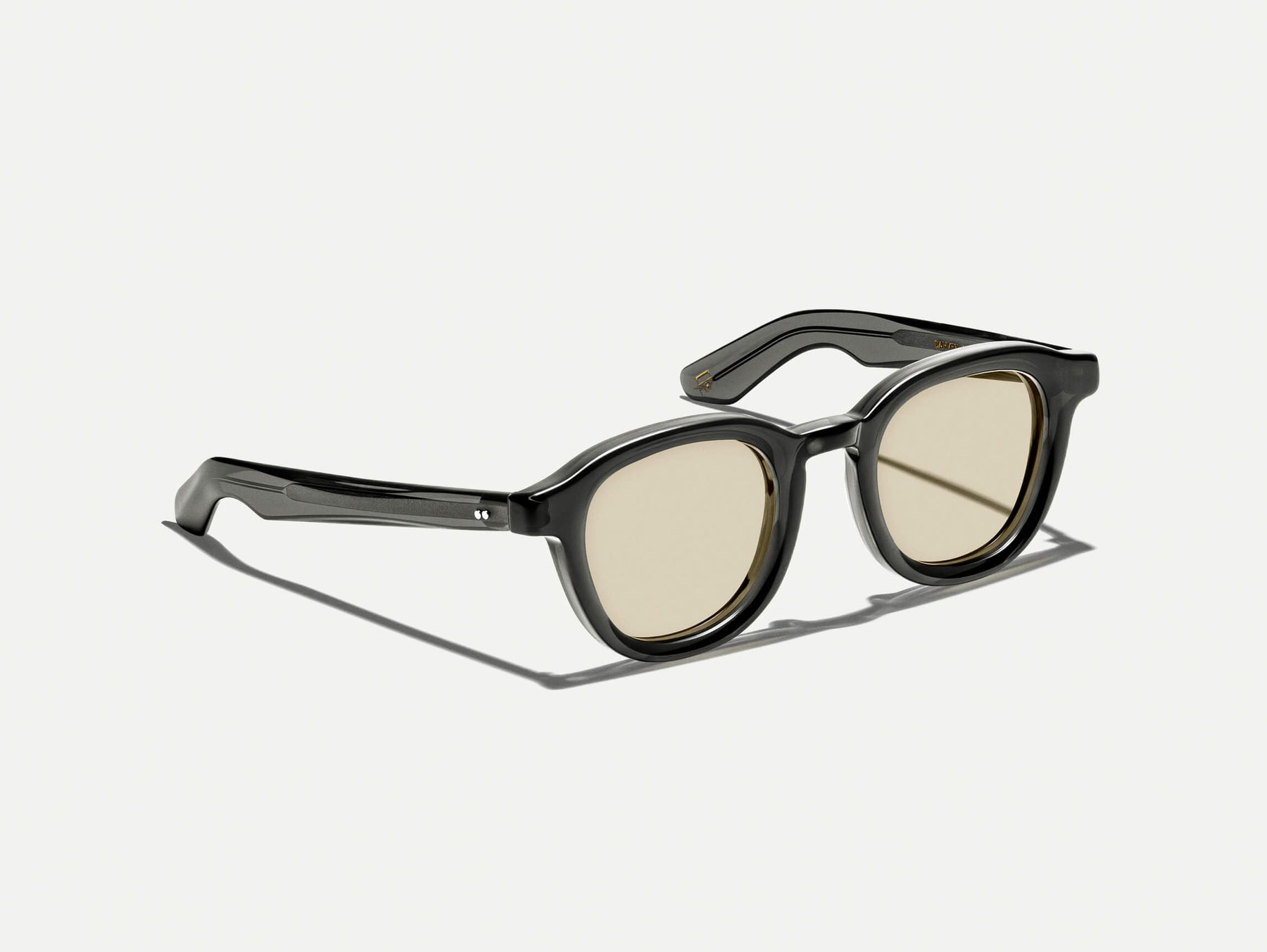 The DAHVEN in Grey with AMBER+ Tint