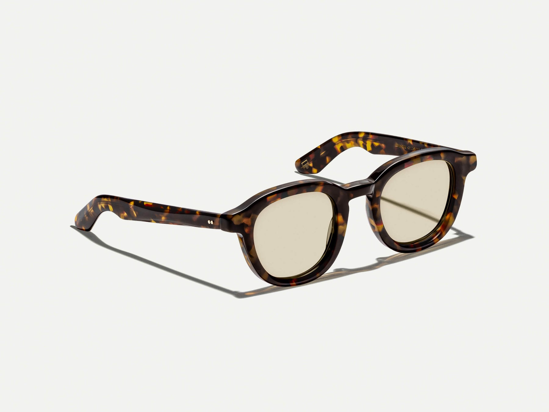 The DAHVEN in Tortoise with AMBER+ Tint