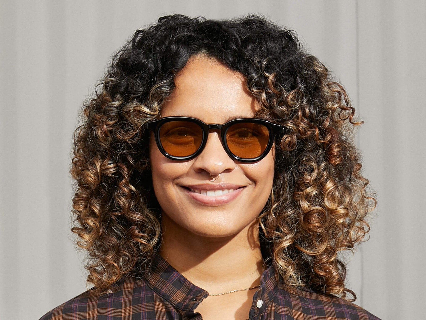 Model is wearing The DAHVEN in Black in size 47 with Amber Tinted Lenses