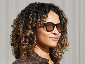 Model is wearing The DAHVEN in Black in size 47 with Amber Tinted Lenses
