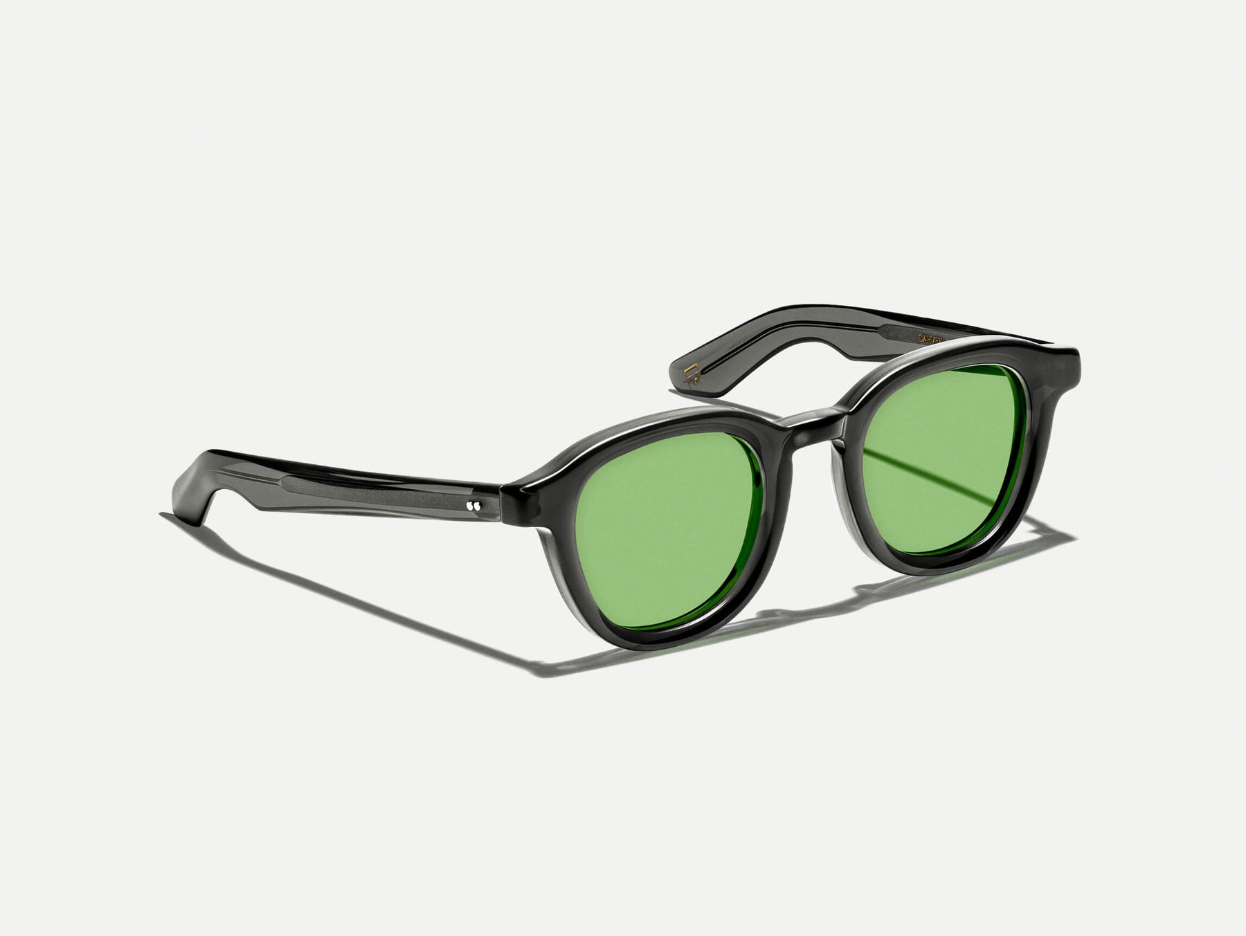 The DAHVEN in Grey with GREEN+ Tint