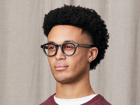 Model is wearing The DAHVEN in size 47 in Grey