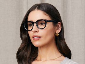 Model is wearing The DAHVEN in size 47 in Navy