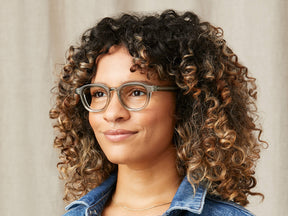 Model is wearing The DAHVEN in size 47 in Sage