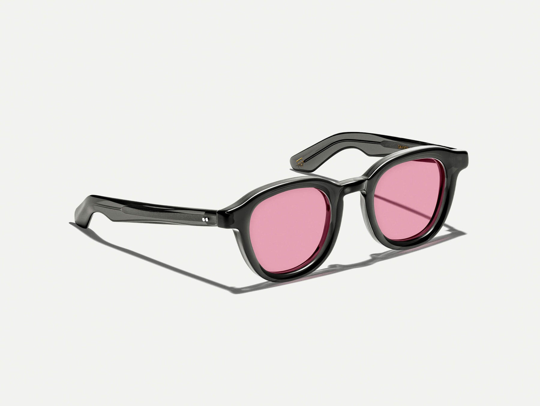 The DAHVEN in Grey with ROSE+ Tint