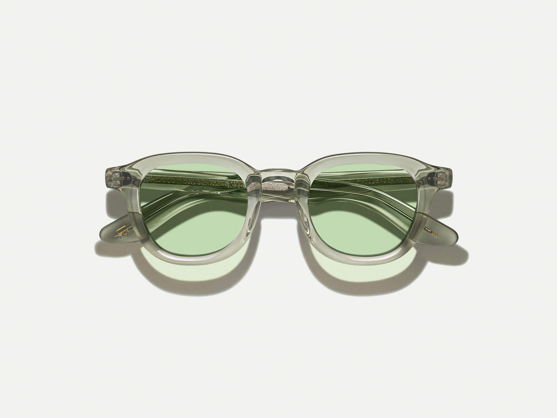 El DAHVEN en Sage con lentes tintadas Limelight
