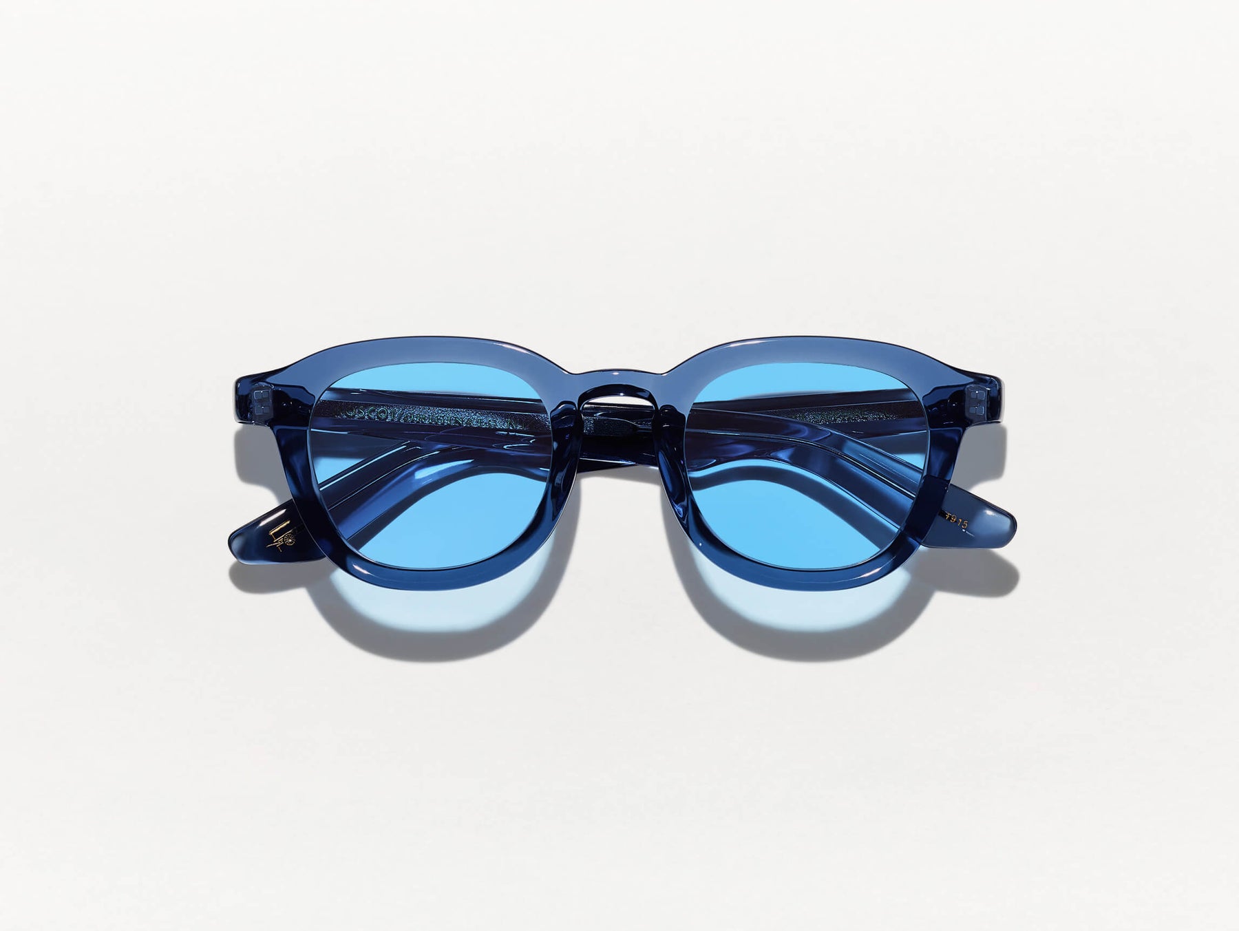 The DAHVEN SUN in Sapphire with Celebrity Blue Tinted Lenses