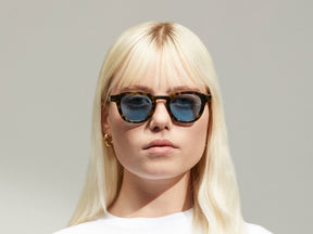 Model is wearing The DAHVEN in Tortoise size 44 with BLUE+ Tinted Lenses