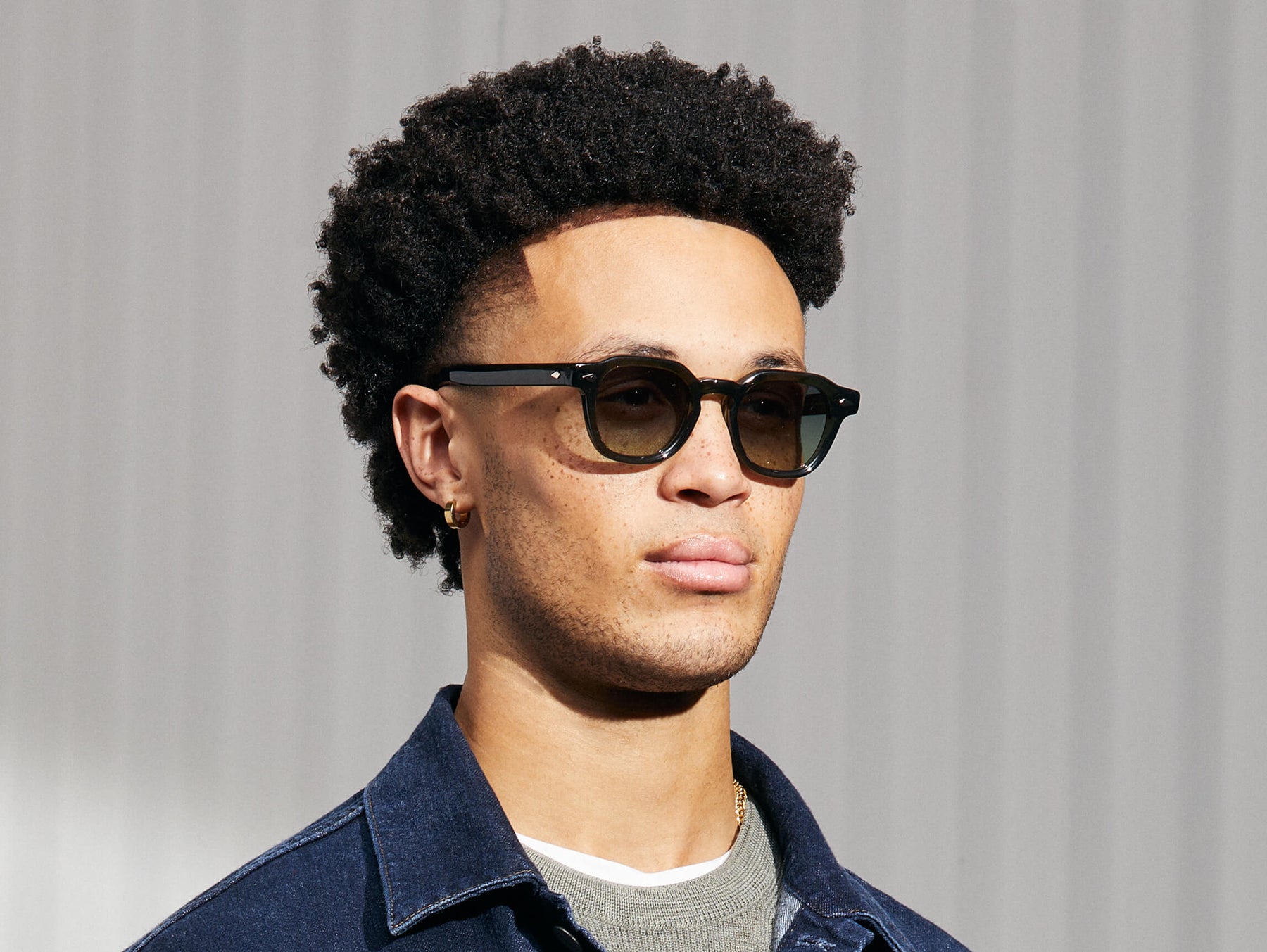 Model is wearing The DOLT SUN in Dark Green in size 49 with Forest Wood Tinted Lenses