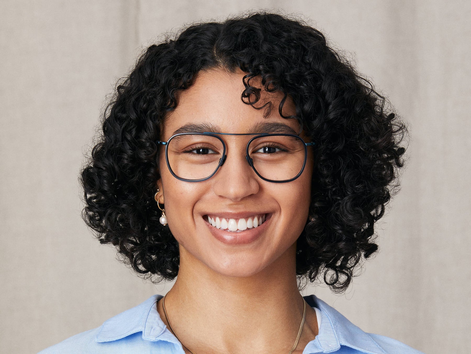 Model is wearing The FANAGLE in size 53 in Navy