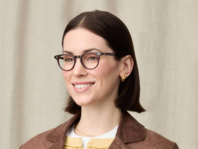 Model is wearing The FEVEL in size 46 in Burgundy