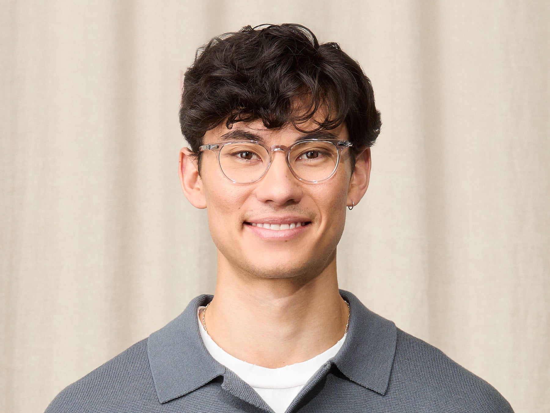 Model is wearing The FEVEL in size 49 in Light Grey