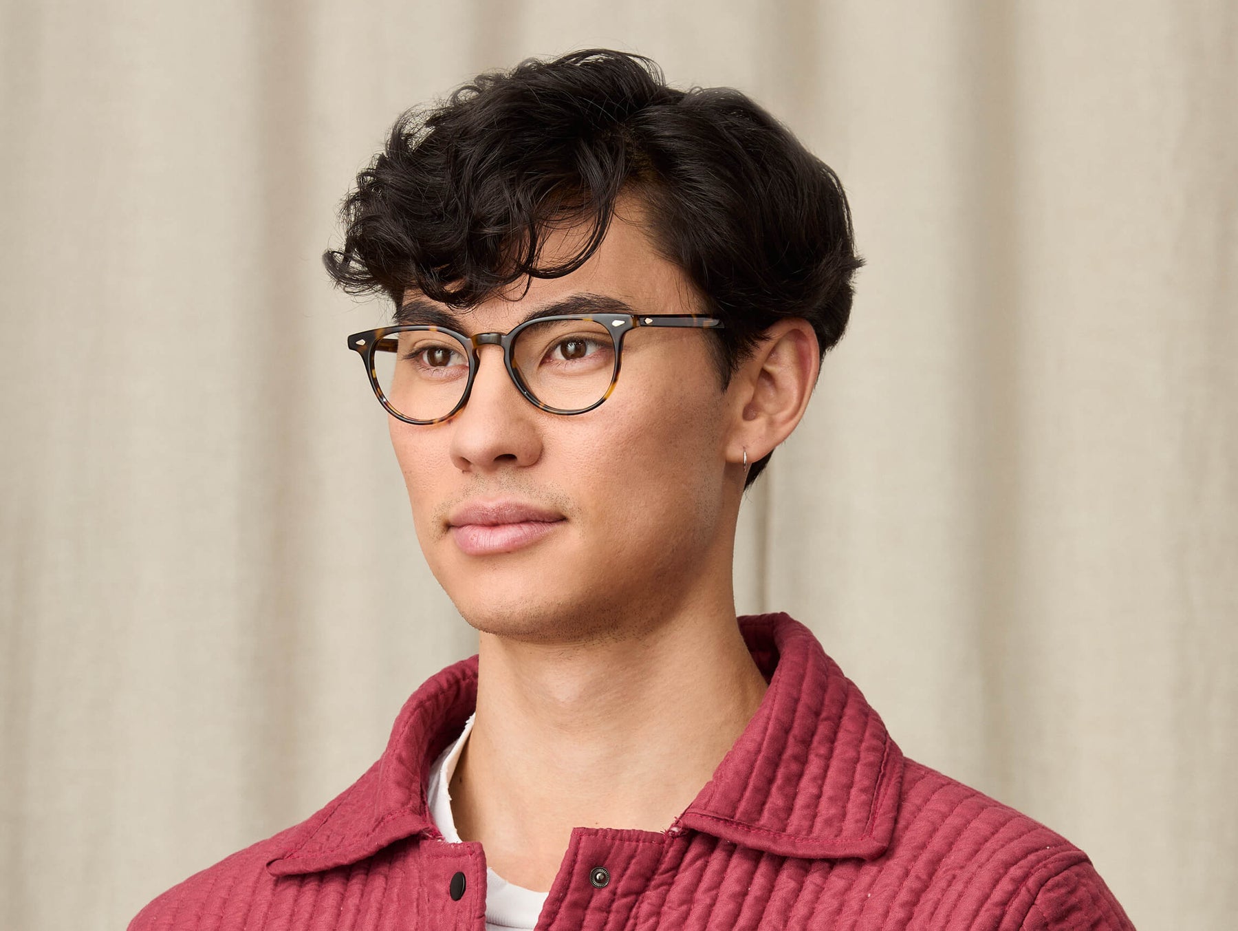 Model is wearing The FEVEL in size 49 in Tortoise