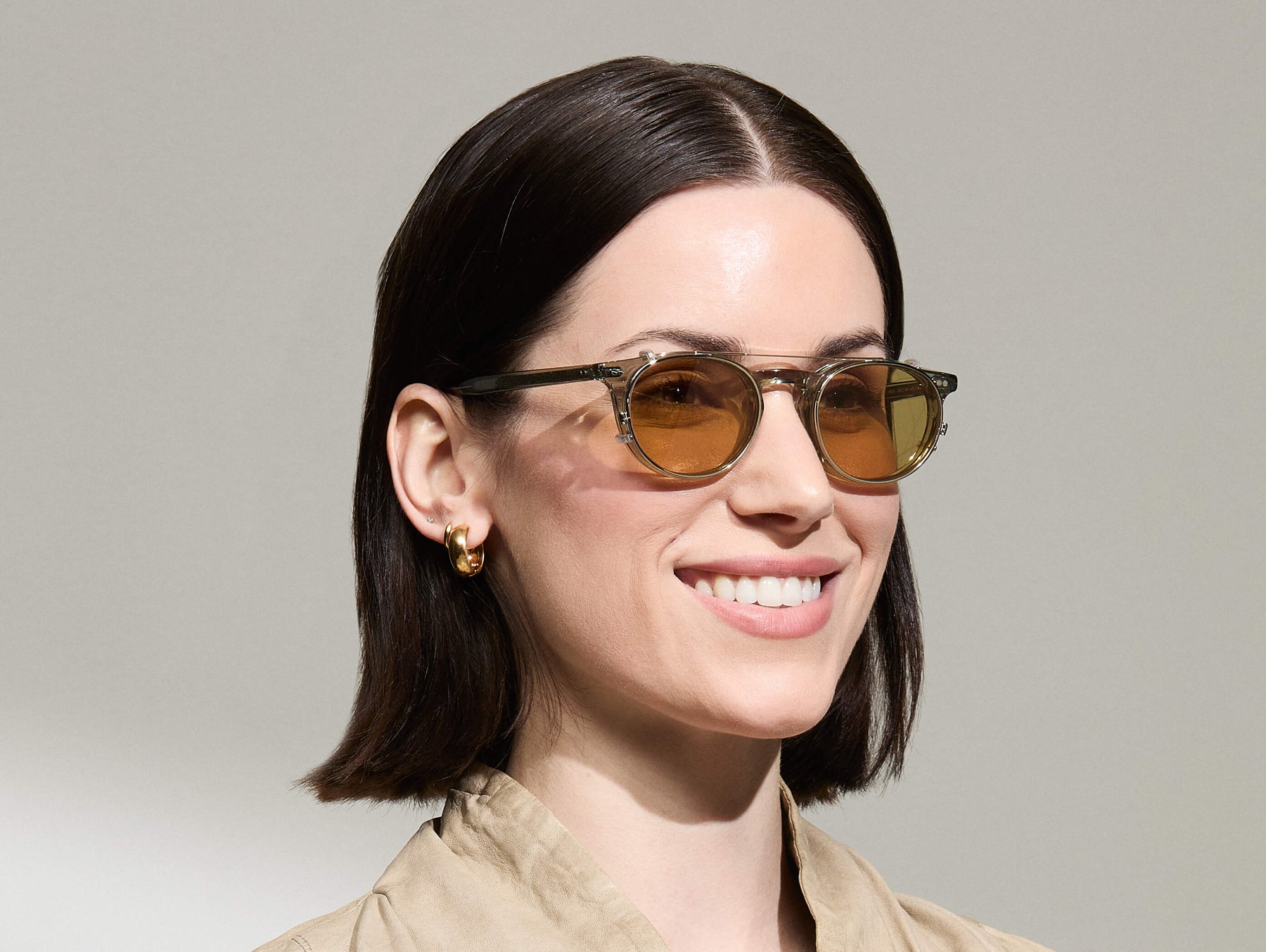 Model is wearing The FRANKIE CLIP in Gold in size 48 with Amber Tinted Lenses