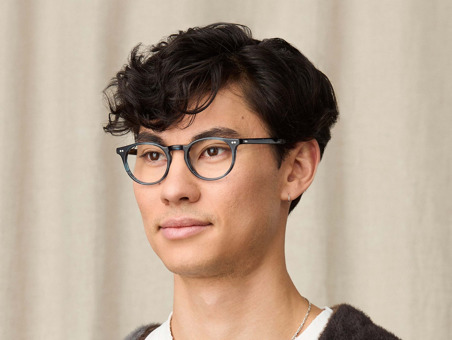 Model is wearing The FRANKIE in size 48 in Ink