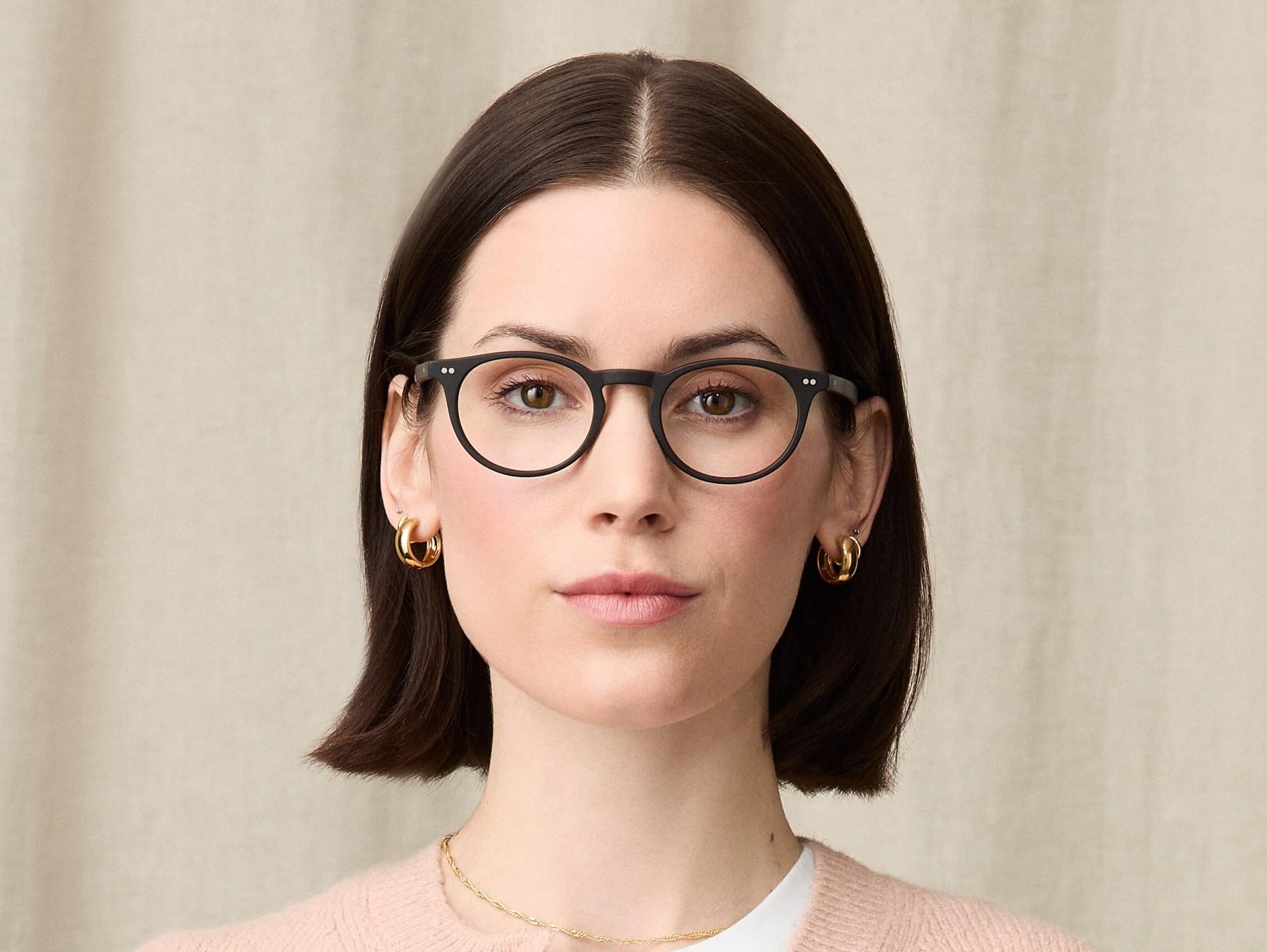 Model is wearing The FRANKIE in size 48 in Matte Black