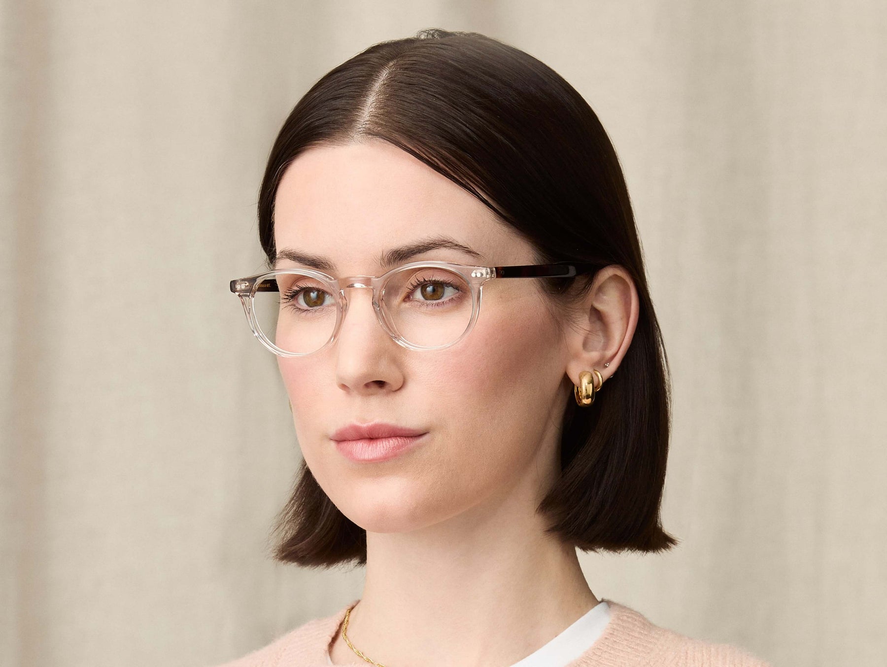 Model is wearing The FRANKIE in size 48 in Mist/Tortoise