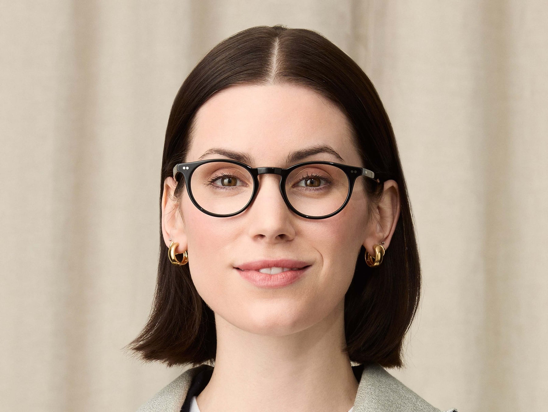 Model is wearing The FRANKIE in size 48 in Black