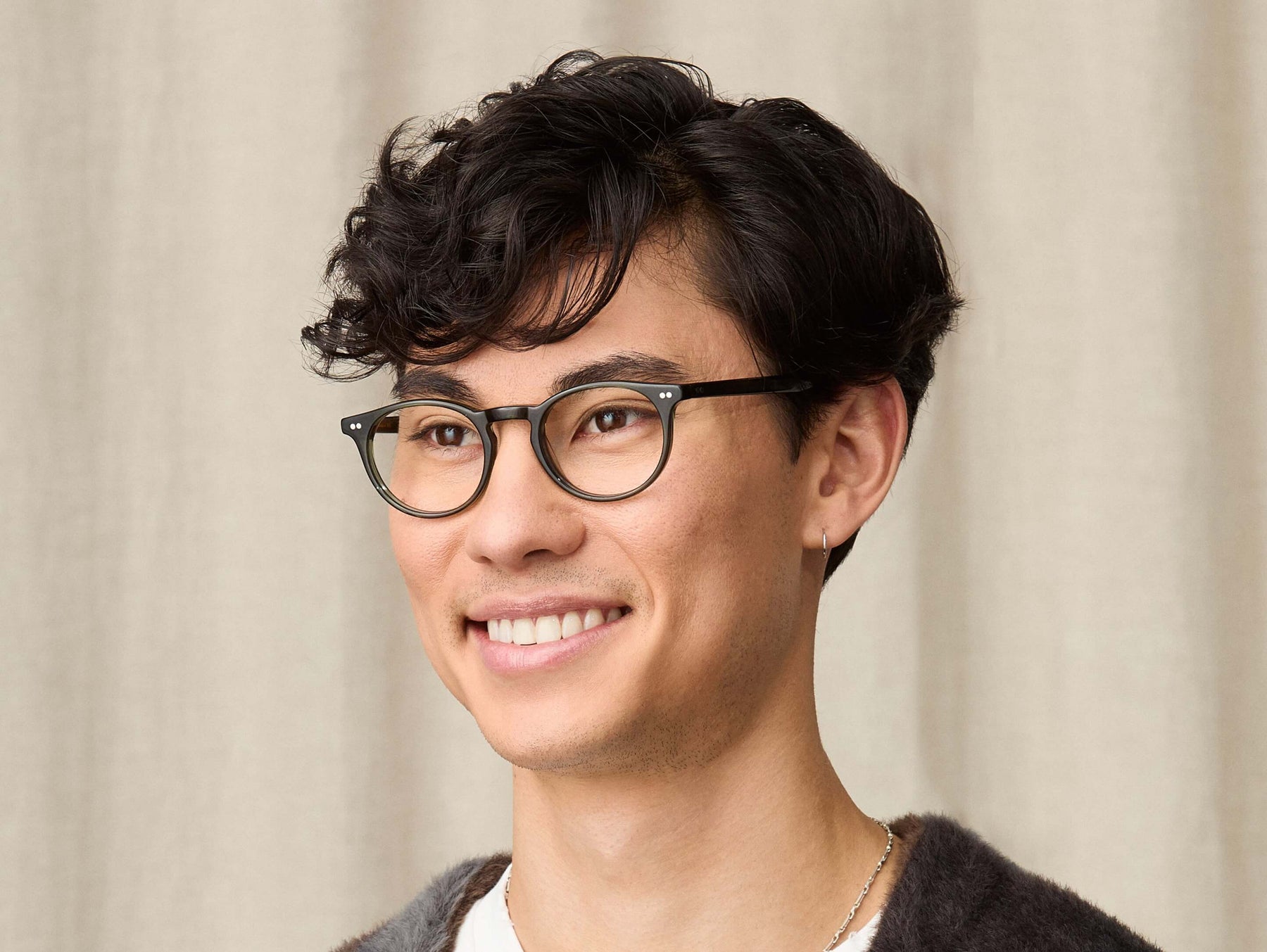 Model is wearing The FRANKIE in size 48 in Dark Green