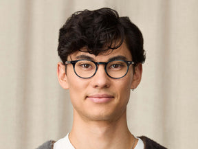 Model is wearing The FRANKIE in size 48 in Ink