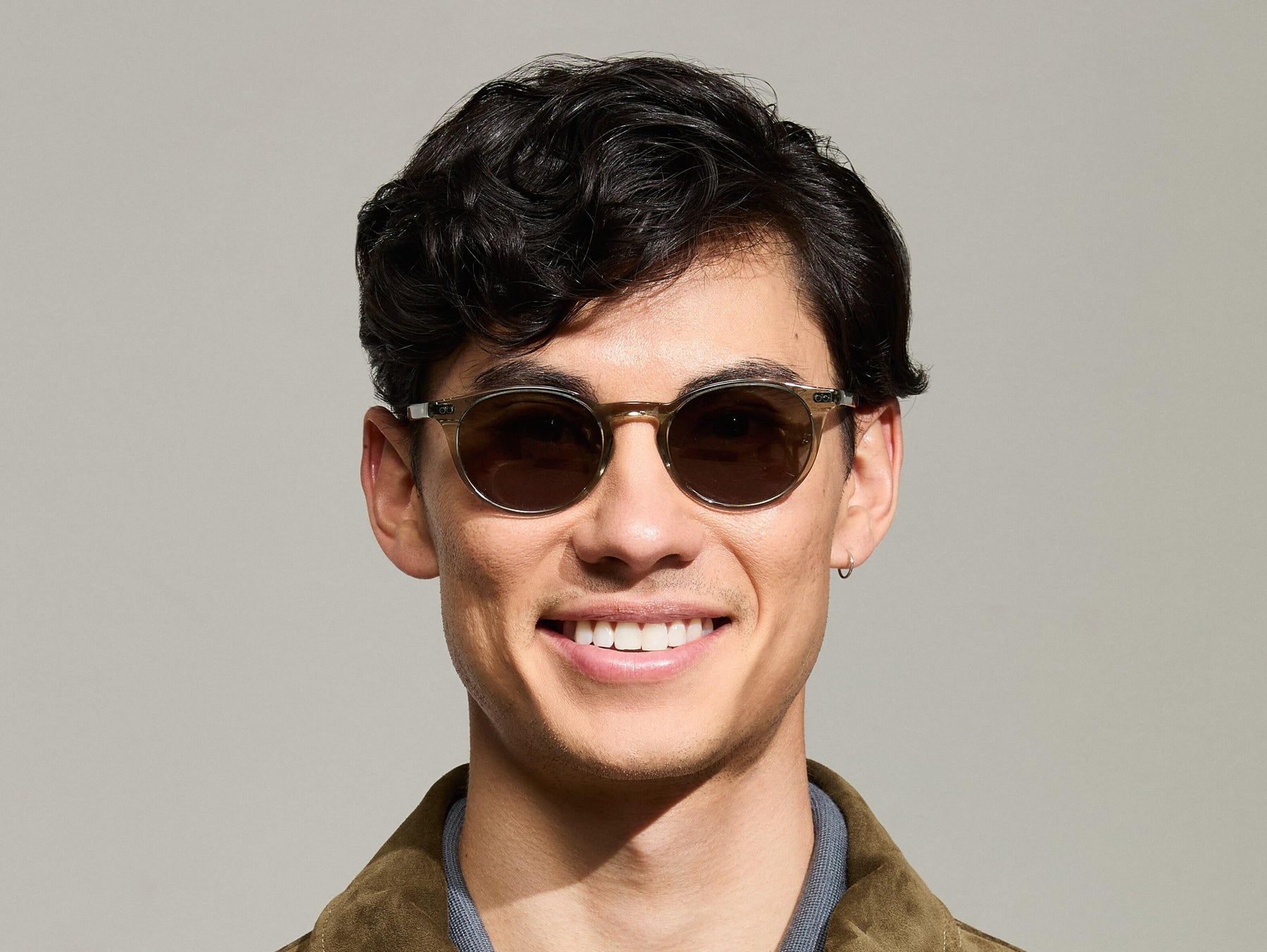 Model is wearing The FRANKIE SUN in Sage in size 51 with G-15 Tinted Lenses