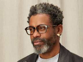 Model is wearing The GATKES in size 52 in Tortoise