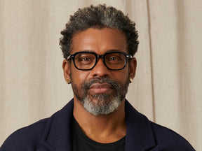 Model is wearing The GATKES in size 52 in Black