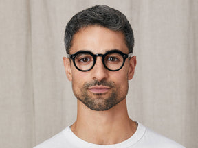 Model is wearing The GAVOLT in size 45 in Black