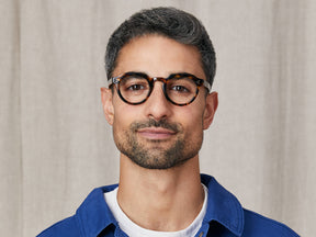 Model is wearing The GAVOLT in size 45 in Classic Havana