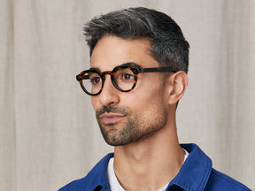 Model is wearing The GAVOLT in size 45 in Classic Havana