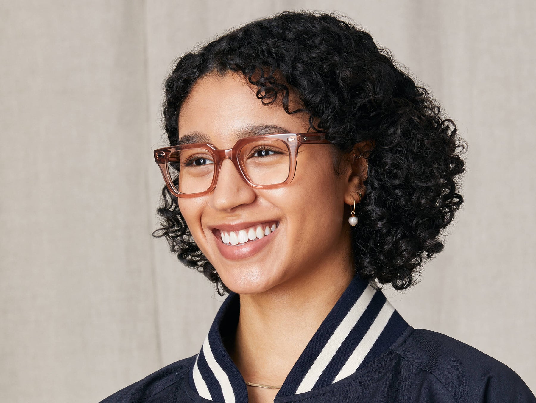 Model is wearing The GROBER in size 48 in Vintage Rose