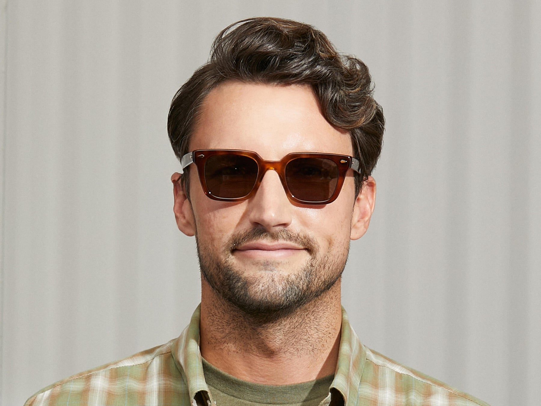 Model is wearing The GROBER SUN in Tobacco in size 48 with G-15 Lenses